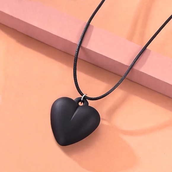🔵𝟲𝟱%𝗢𝗙𝗙 𝗯𝘂𝗻𝗱𝗹𝗲𝘀 𝟯+🔵 NEW Large Black Matte Heart Bohemian Necklace - Picture 7 of 10